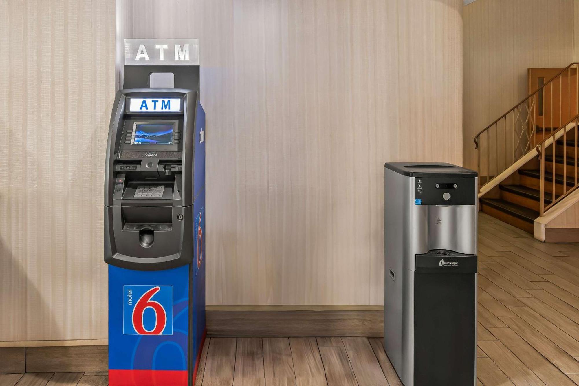 Motel 6 Lester - Philadelphia Airport Экстерьер фото